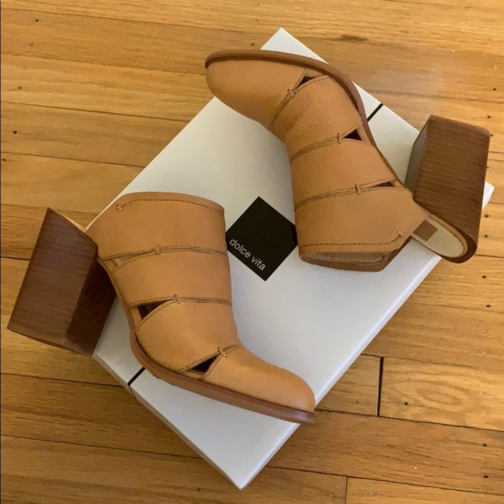 Dolce Vita Makeo heel slides in caramel size 6